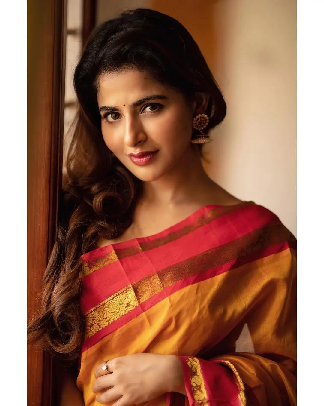 indian girl iswarya menon in traditional orange saree sleeveless blouse